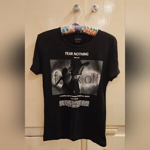 ZARA Collection “Fear Nothing” Graphic Tee – Size Small
